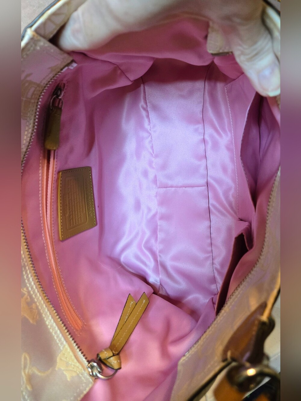 Coach East West Horse And Carriage Ivory & Tan Tote And 2 Bag Charms - Picture 9 of 11